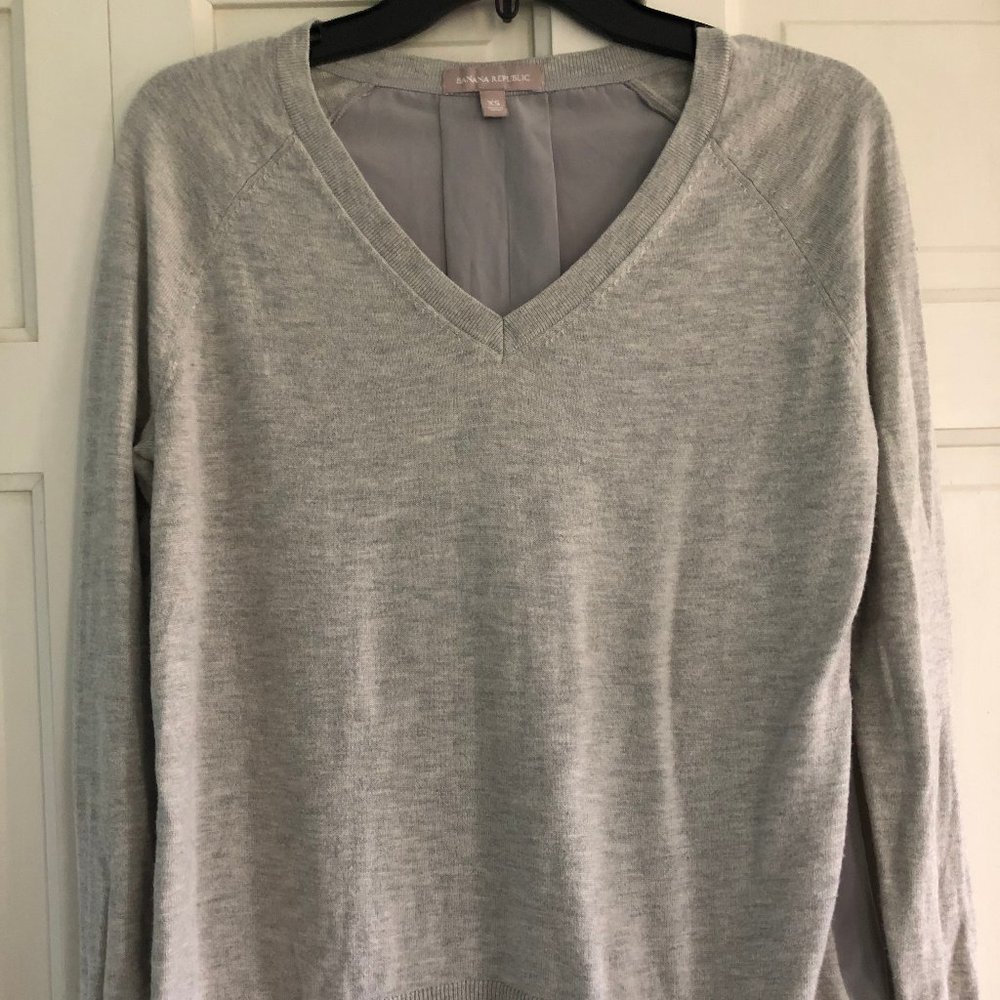 Banana Republic Hab Pleated Back V-Neck Sweater